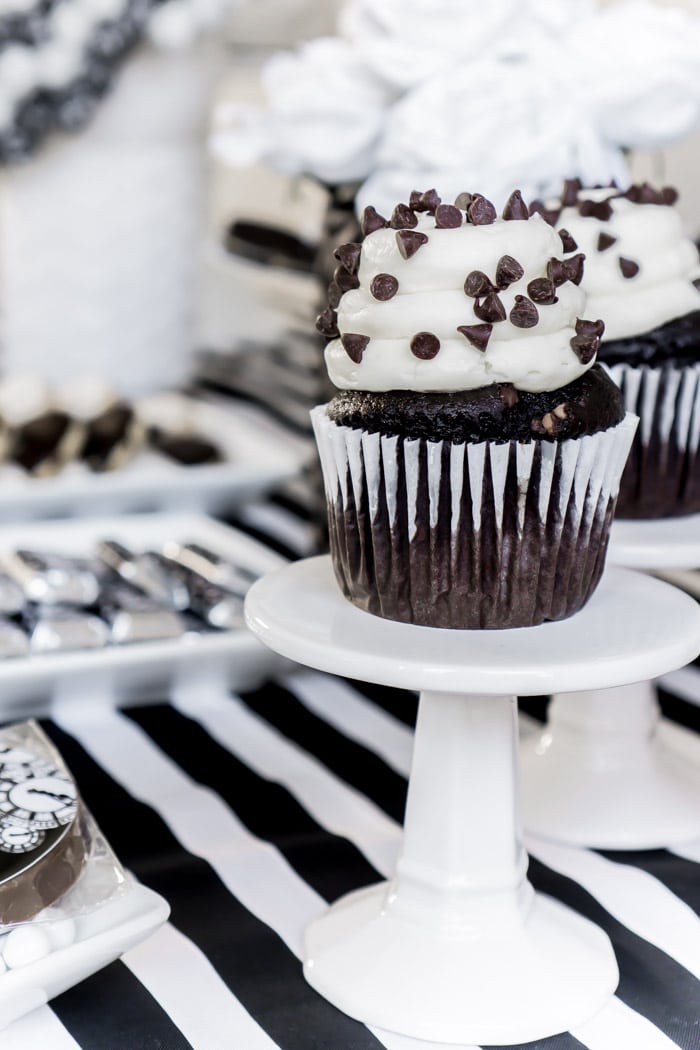 The Best Black and White Party Ideas for New Year s - 60