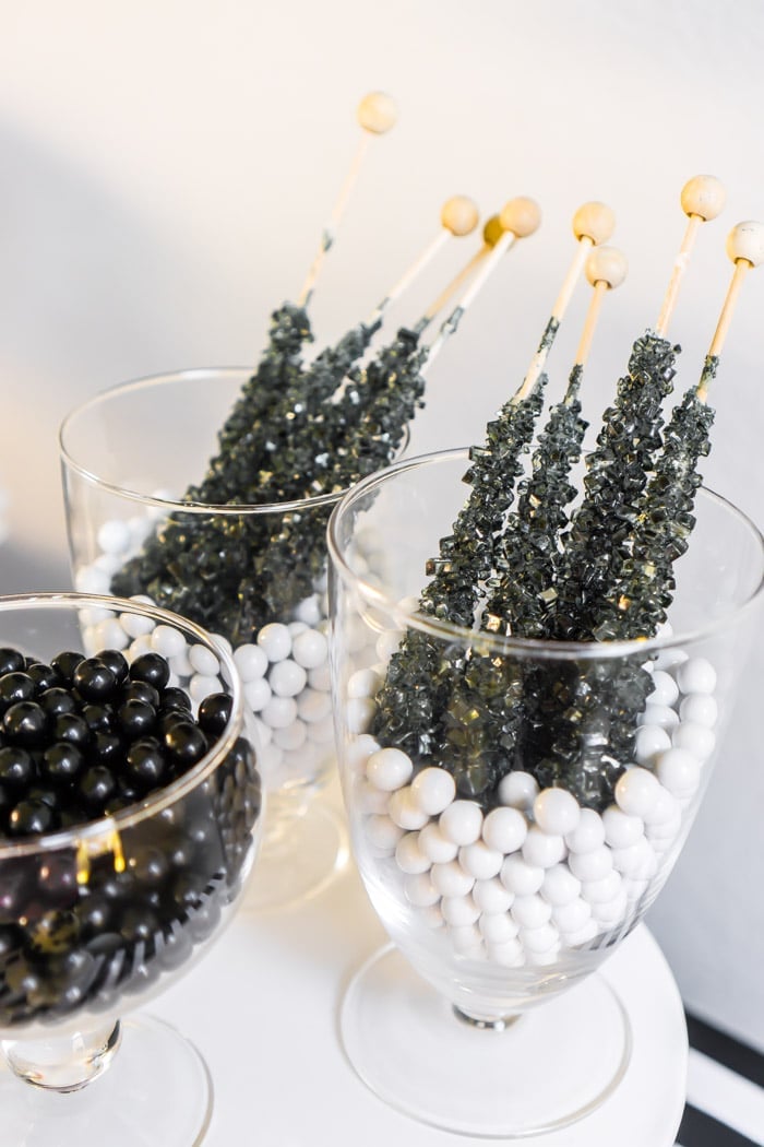 The Best Black and White Party Ideas for New Year s - 4