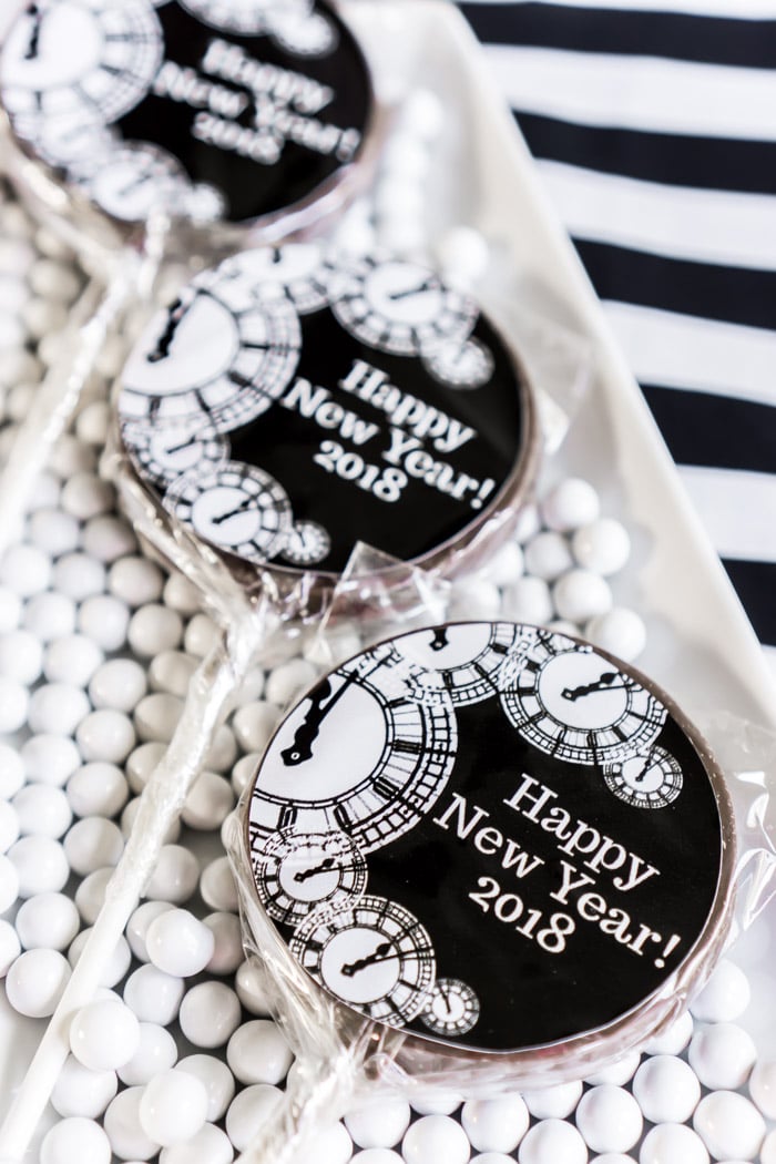 The Best Black and White Party Ideas for New Year s - 4