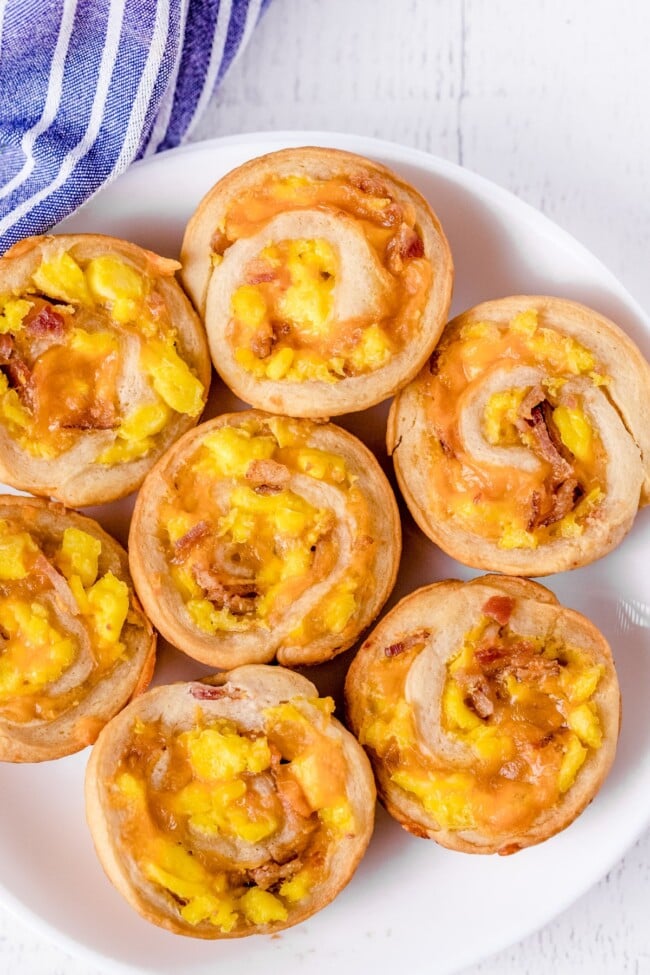 Quick and Easy Breakfast Rolls Recipe - Play Party Plan