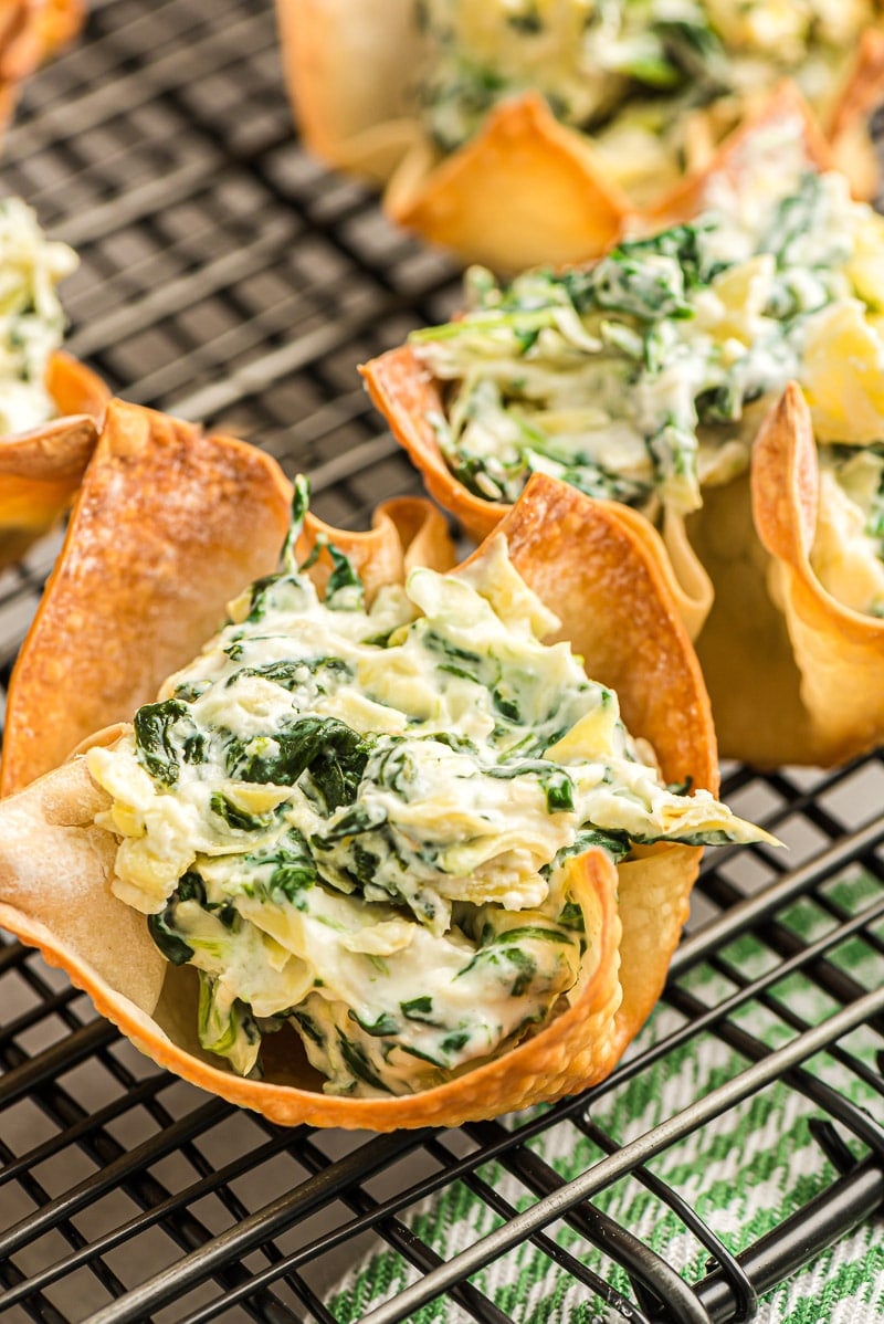 Wonton cups filled with spinach artichoke dip