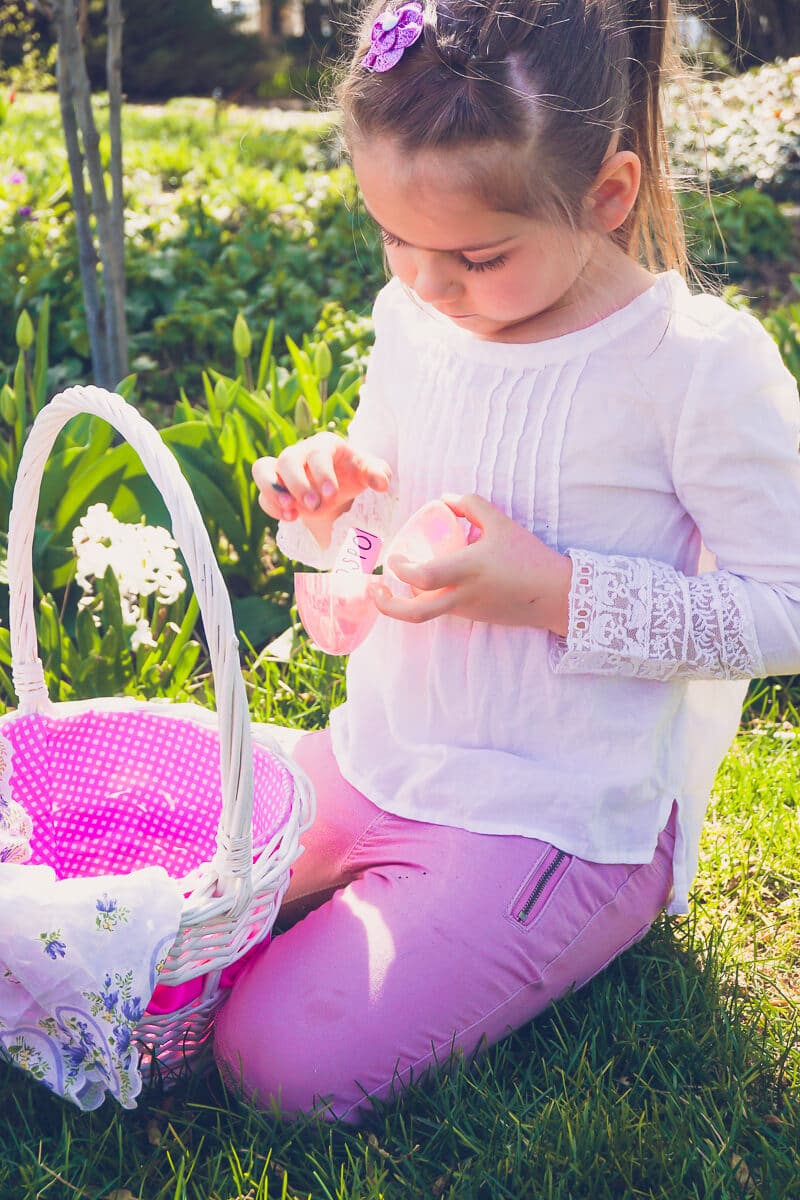 10 fun Easter egg hunt ideas that work for all ages - for older kids, for adults, for teens, for toddlers, or even for babies! Children will love the unique spin on an Easter favorite! I’m definitely trying these for our outdoor church Easter Egg hunt and maybe even for our indoor community one! 
