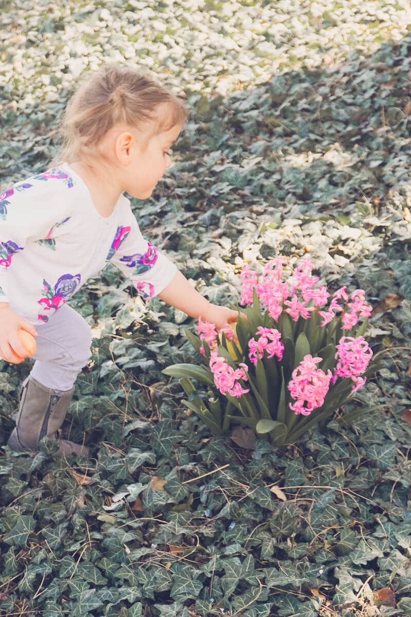 10 fun Easter egg hunt ideas that work for all ages - for older kids, for adults, for teens, for toddlers, or even for babies! Children will love the unique spin on an Easter favorite! I’m definitely trying these for our outdoor church Easter Egg hunt and maybe even for our indoor community one! 