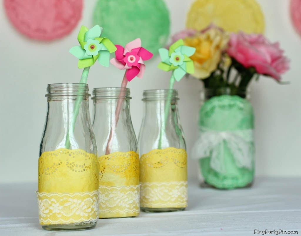Simple spring baby shower decoration ideas from playpartyplan.com #babyshower #decorations #DIY #EviteBabyTrends #paid 
