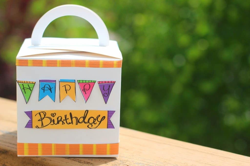 Cute birthday gift wrap ideas from playpartyplan.com