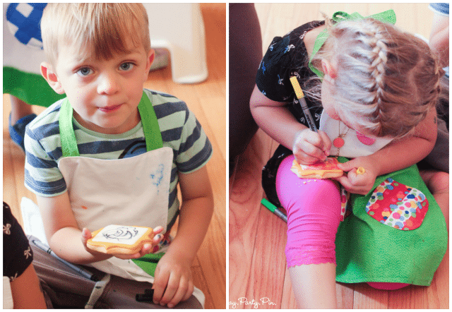 Love these picture frame cookies and food safe markers, cookie coloring! Love these picture frame cookies and food safe markers, cookie coloring!