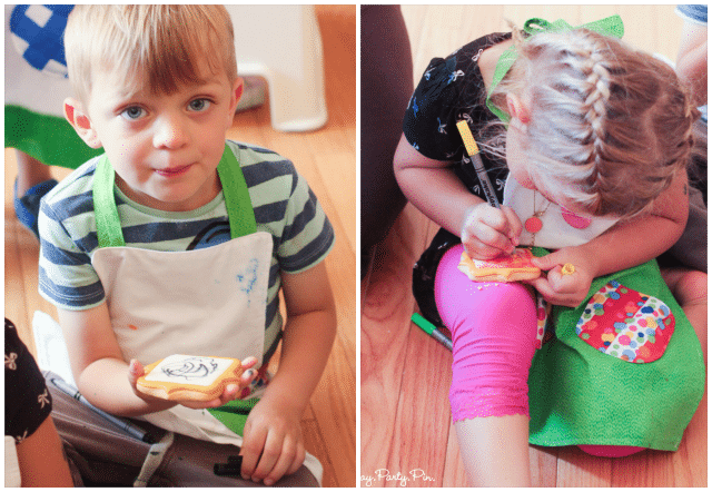 Love these picture frame cookies and food safe markers, cookie coloring! 