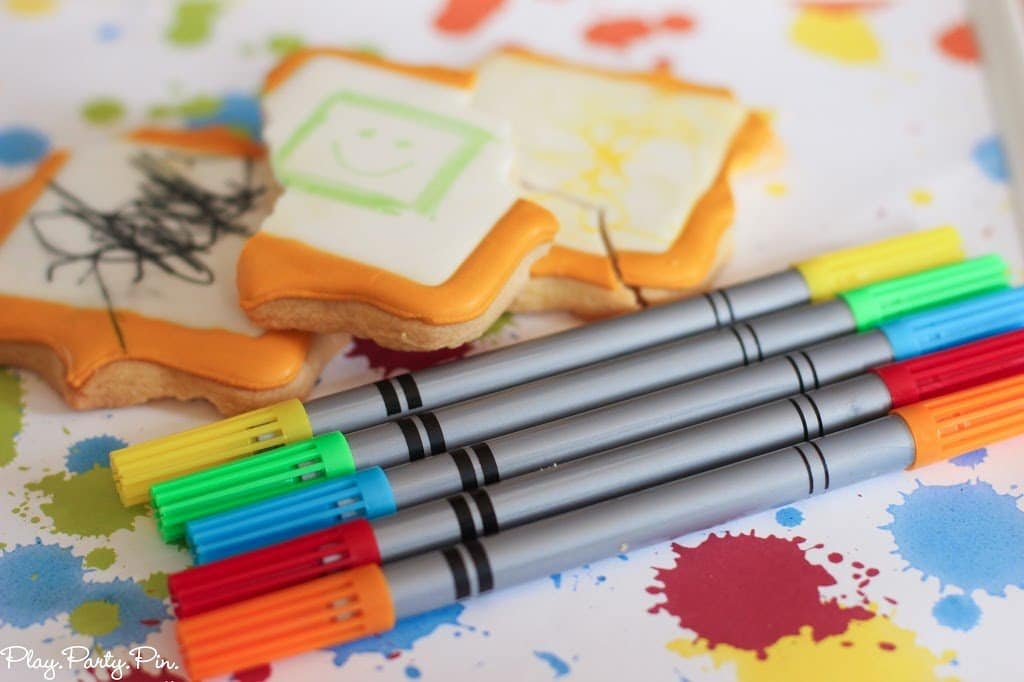 Love these picture frame cookies and food safe markers, cookie coloring! 