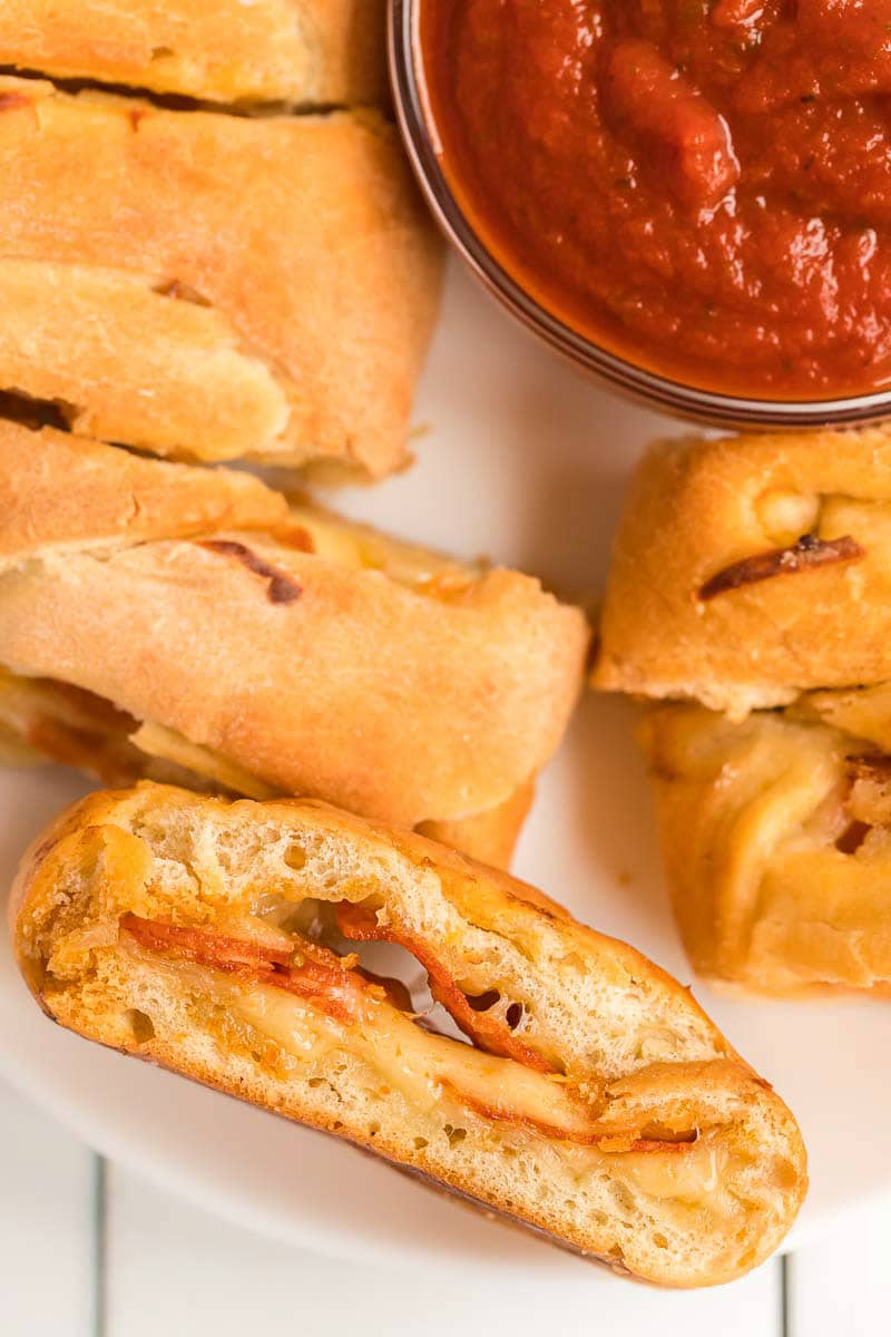 Sliced pizza loaf and pizza sauce