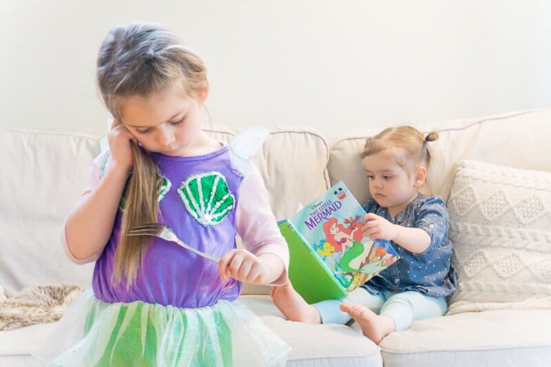 10 fun reading activities and games to make reading fun for kids! Simple and fun ideas for children of all ages! Practicing fine motor skills, science experiments, and fun ideas for teachers (or parents) to use in the classroom or at home! Can’t wait to try these with my own boys.