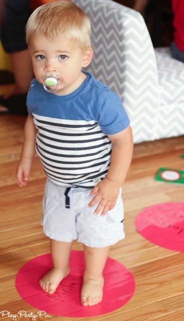 child playing the caramel apple walk game