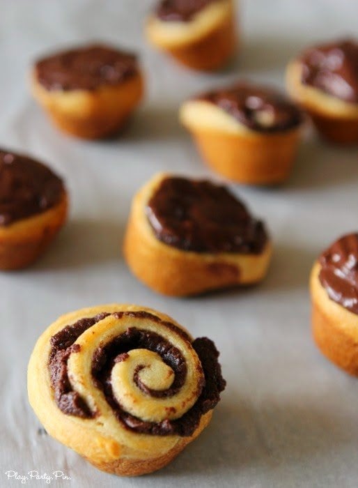 Mini chocolate sweet rolls made in under 20 minutes from playpartyplan.com