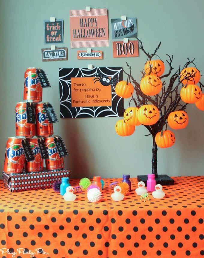 Thanks for pop-ping by, have a Fanta-stic Halloween party favor idea