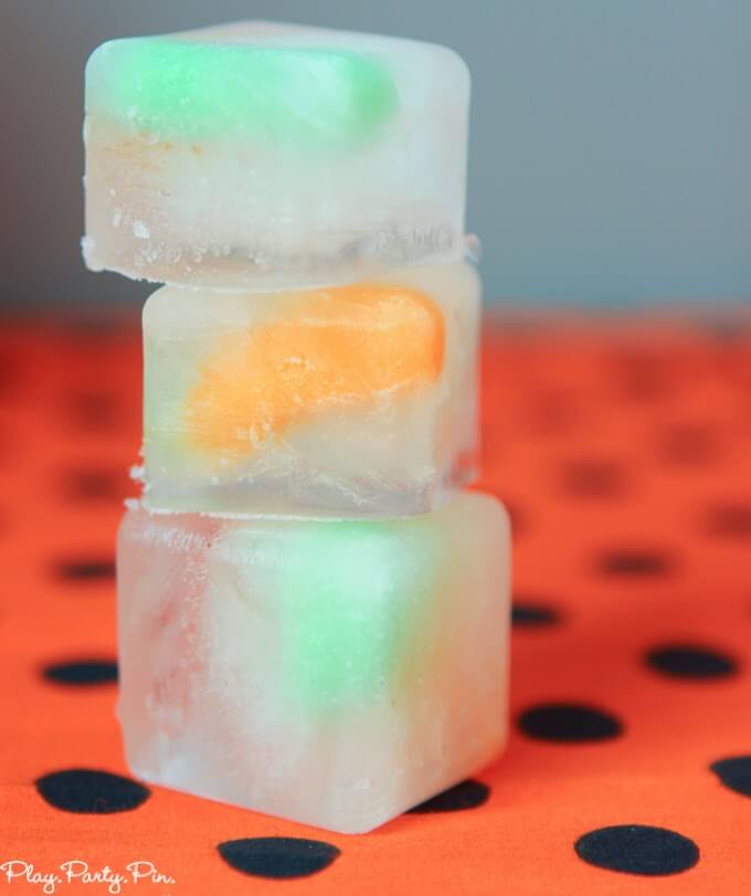 Gummy worm ice cubes to make creepy crawly Halloween drinks