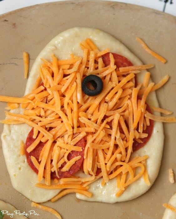 Mini pizza pumpkins make the perfect Halloween party food or Halloween dinner to make with your kids