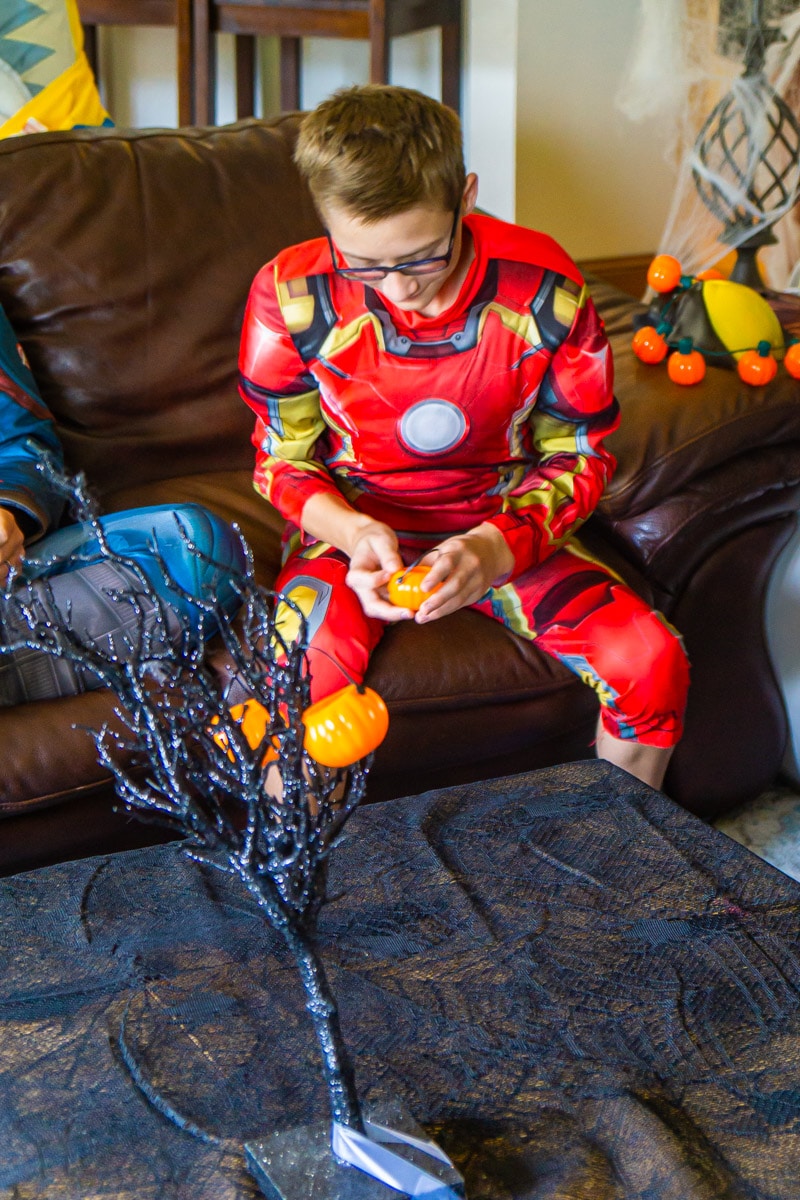 Reading a note during a trick or treat game