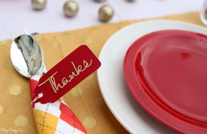 Love these simple and festive Thanksgiving place settings, especially the colors and glitter accents