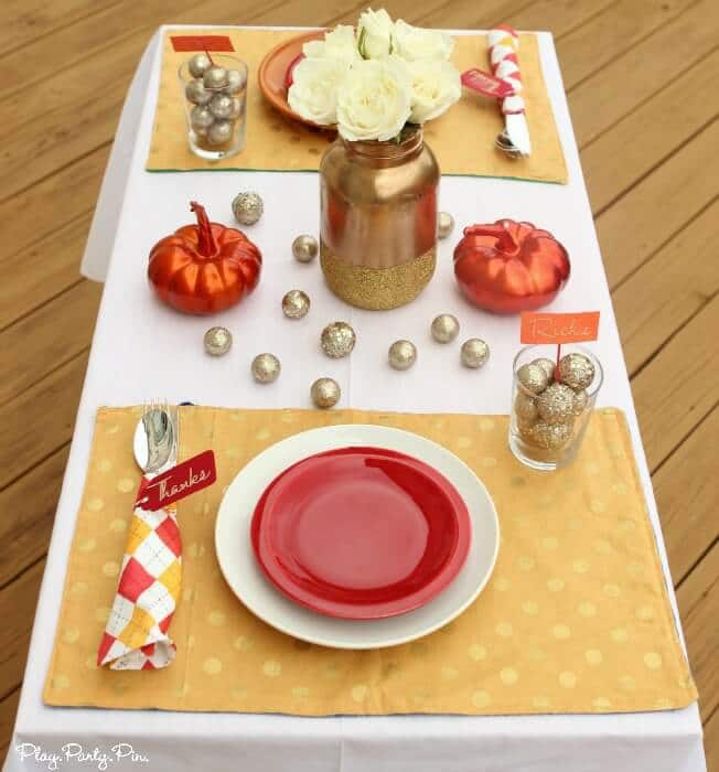 Love these simple and festive Thanksgiving place settings, especially the colors and glitter accents