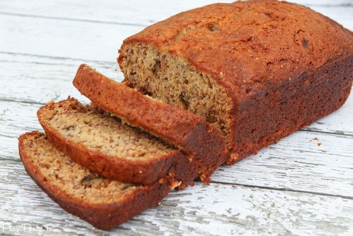 An easy and delicious banana bread recipe, perfect if you like banana walnut bread