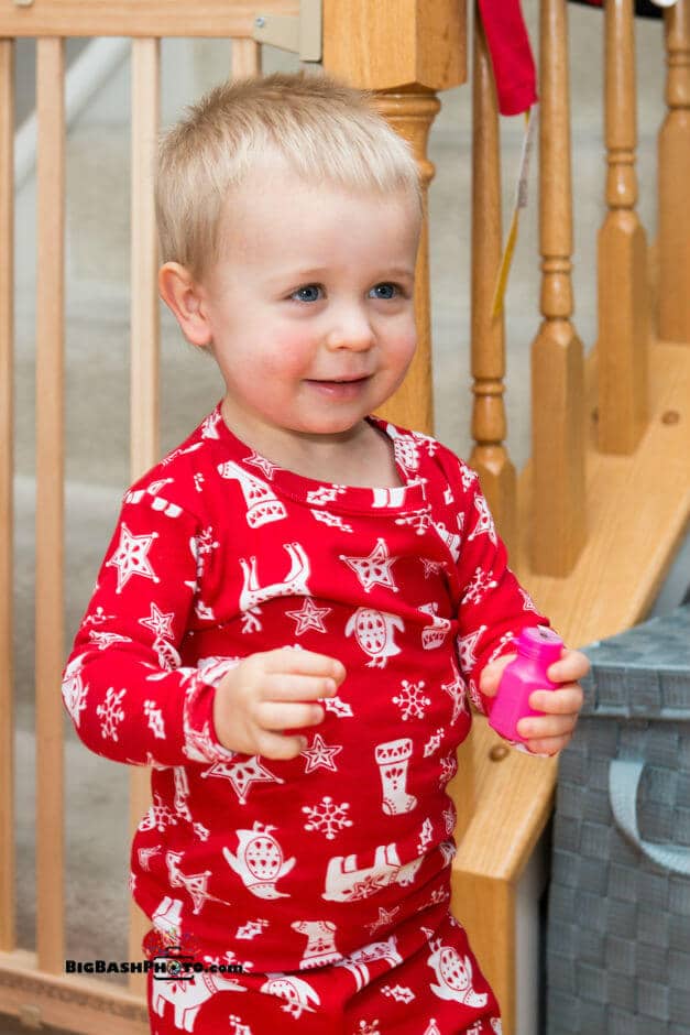 Love all of these cute Christmas party ideas inspired by Christmas morning, especially all of the Christmas pajamas! 