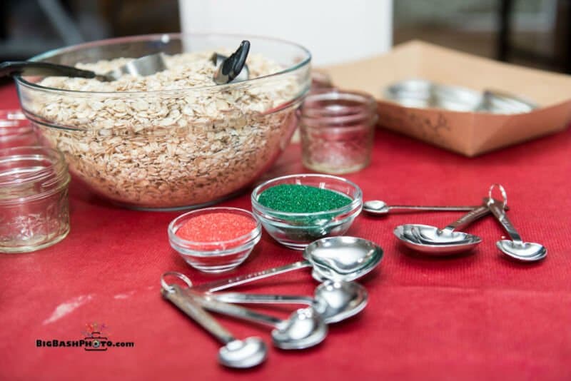 Reindeer food activity that is perfect for toddlers, oats + sprinkles = reindeer food! 