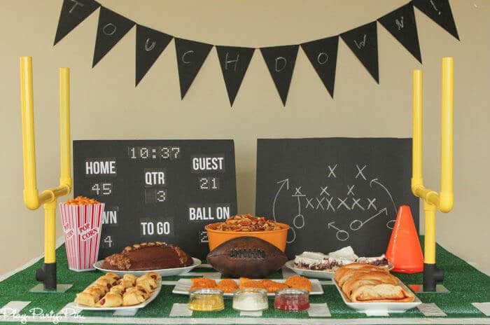 How to create the perfect scoring column to decorate a football party