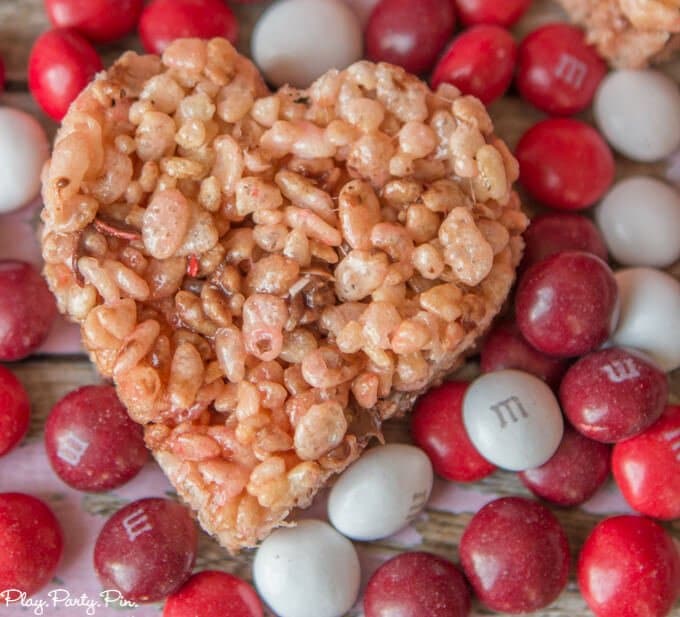 Red Velvet Valentine's Day rice krispy treats from www.playpartyplan.com 