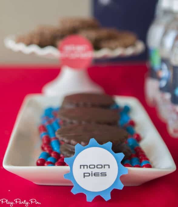 Outer-space-party-food-moon-pies-close (1 of 1)