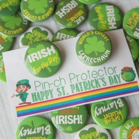 Give your friends and family green St. Patrick's Day pins with these free pirintable "pinch protector" gift tags for the perfect way to say Happy St. Patrick’s Day!