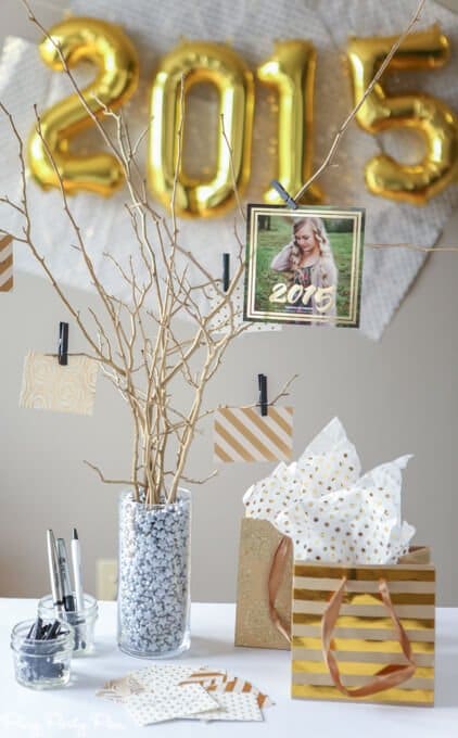 Love this idea of doing a gold foil inspired graduation advice tree, perfect to show off graduation announcements and get advice and congratulations!