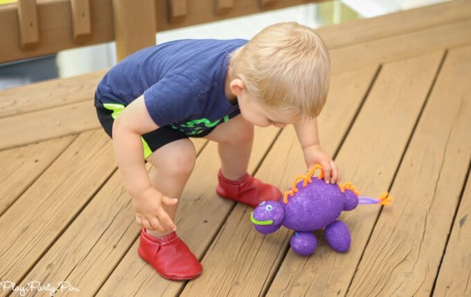 These foam dinosaurs would make an awesome dinosaur kids craft, perfect for a dinosaur birthday party idea, letter D activities, or someone who just loves dinosaurs