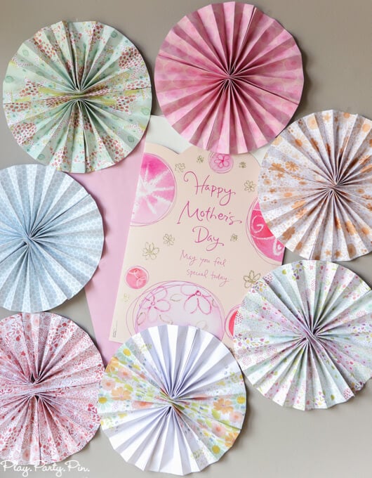 Love these Mother's Day party ideas and especially love the idea of hosting a party to thank your mom friends for being amazing! 