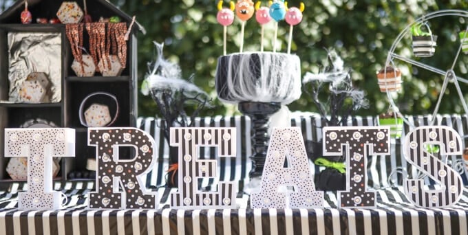 Love all of these Halloween carnival ideas especially this awesome Halloween carnival dessert table! 