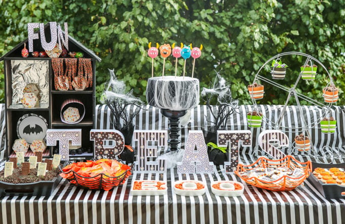 Love all of these Halloween carnival ideas especially this awesome Halloween carnival dessert table!