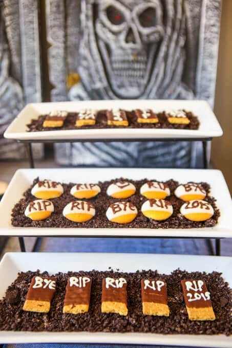 halloween-party-ideas-dig-dessert-grave (11 of 34)