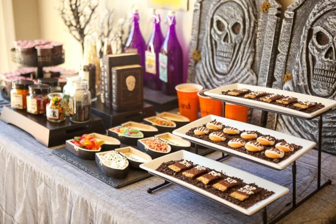 halloween-party-ideas-dig-dessert-grave (13 of 34)