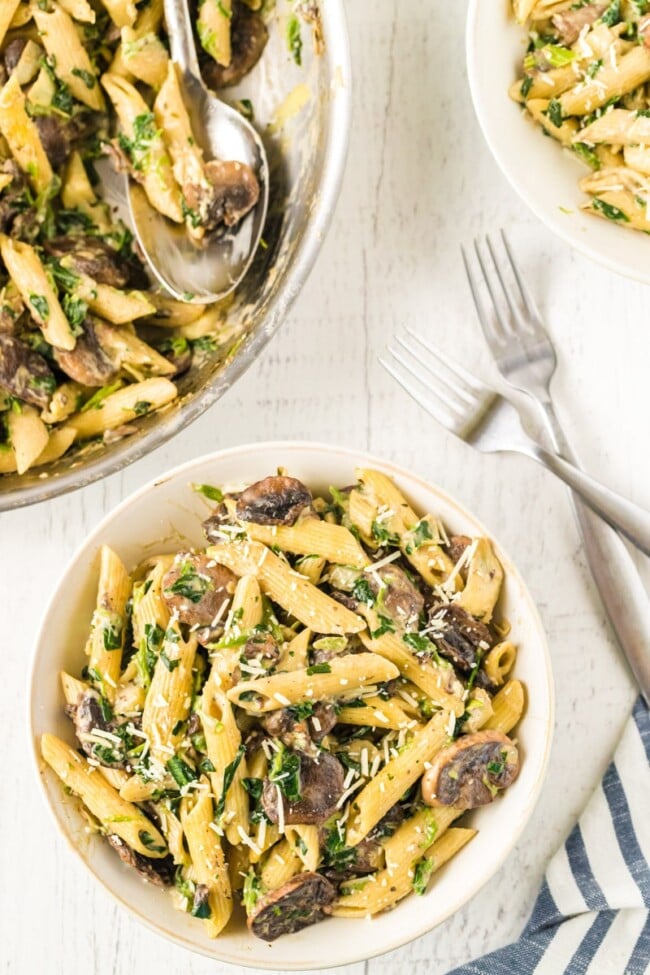 Easy Spinach and Artichoke Pasta Recipe - Play Party Plan