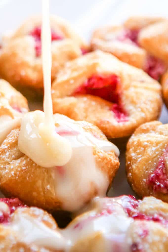 These mini cranberry orange bites take just a few minutes to make and make great appetizers or desserts for a baby shower, a great addition to your menu of Thanksgiving recipes, or even just a hostess gift to give to someone who’s hosting Thanksgiving! They’re the perfect easy desserts or if you’re not sharing, the perfect breakfast food! 