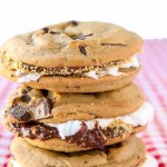 Move over cupcakes, there’s a new food in town. These cookie smores are one of my favorite easy desserts ever. Chocolate chip cookies combined with your favorite smores dessert ingredients makes for one of those desserts that people will remember. Such a fun idea for a fall or winter party!
