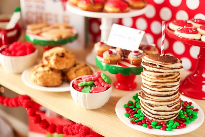 Need some fun Elf on the Shelf goodbye ideas? Love this Elf on the Shelf goodbye breakfast idea, complete with a printable Elf on the Shelf goodbye letter telling your kids to look for the party! Includes everything from fun food and Christmas ideas to Elf on the Shelf party games for kids, gift ideas, and other fun goodbye Elf on the Shelf ideas! I’m definitely doing this with my kids for Christmas this year! Love the candy cane catch game! 