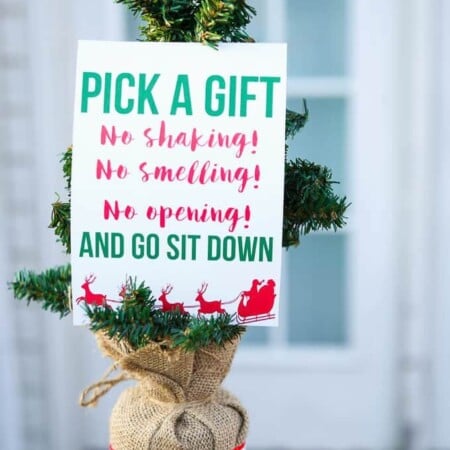 Seven great tips for hosting the best gift exchange! Everything from fun gift exchange themes to printable gift exchange games. I love the DIY gifts theme, that would be a perfect way to swap Christmas gifts with your best friends! And on top of all of the gift exchange ideas, some great gift exchange gifts too! I need to do more of #7!