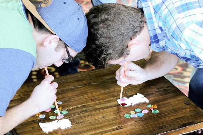 11 Ridiculously Fun Minute to Win It Games for Groups of All Ages - 24