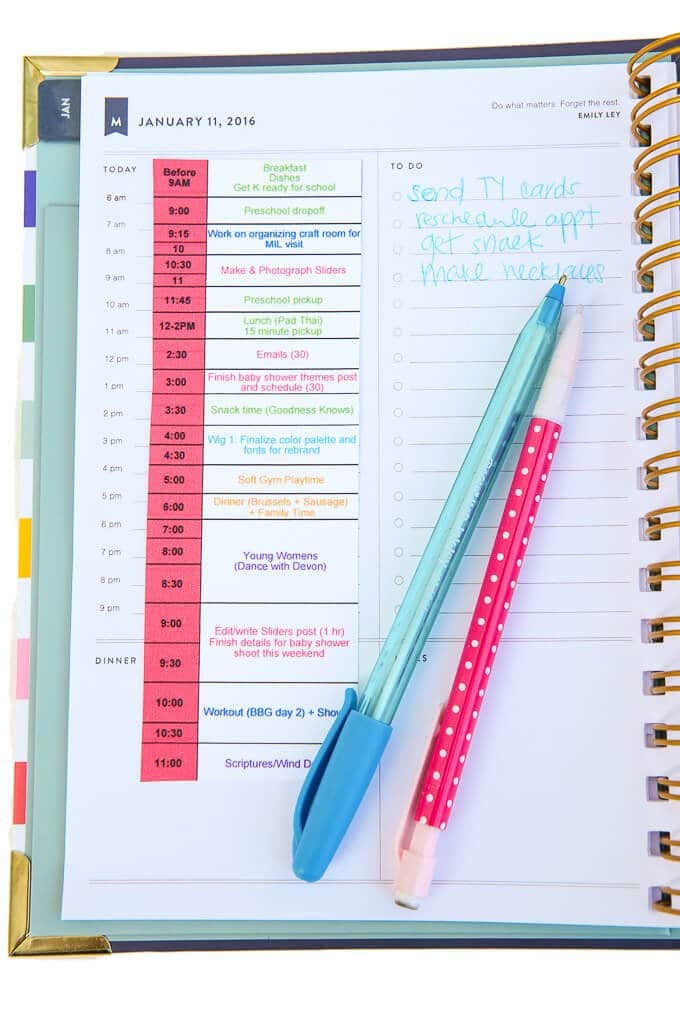 Five great tips for creating a weekly schedule that will actually help you get more done each week! Everything from creating a weekly meal plan (and writing it on the schedule) to scheduling in time for crafts and your latest ab workout. These schedule organization tips are fantastic but #5 is my favorite! 