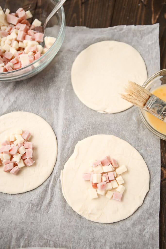 quick and easy ham and cheese empanadas that are perfect for a quick and delicious breakfast!