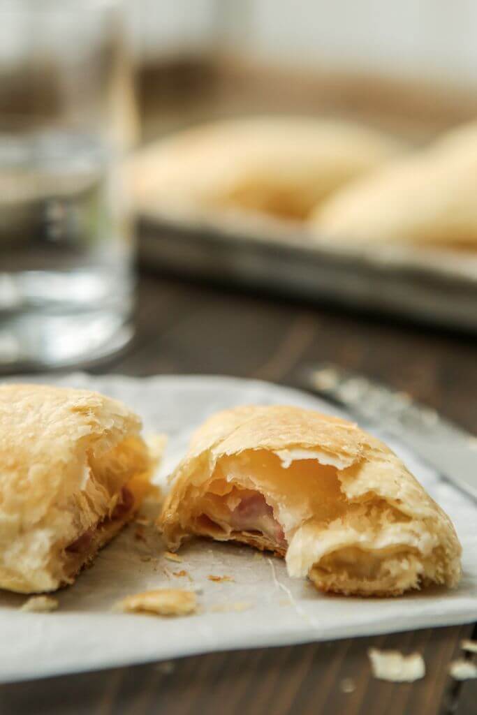 quick and easy ham and cheese empanadas that are perfect for a quick and delicious breakfast!