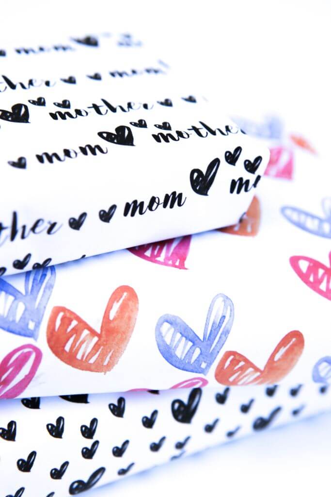 Free printable wrapping paper that's perfect for Mother's Day! Such a fun way to wrap up your Mother's Day gifts!