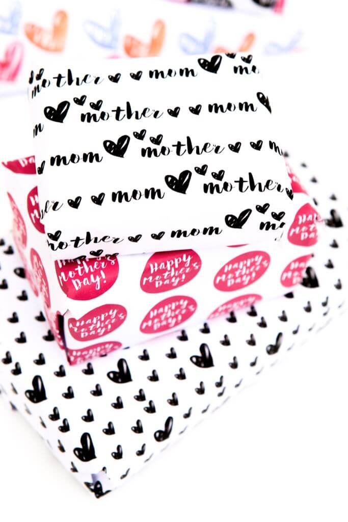 Free printable wrapping paper that's perfect for Mother's Day! Such a fun way to wrap up your Mother's Day gifts!