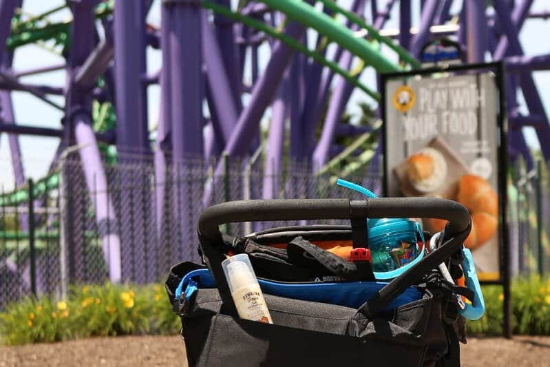 Great packing list for amusement parks, including a bunch of things you probably didn't think of! 