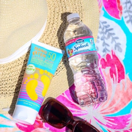 List of 7 beach essentials you should always take with you to the beach, not just during the summer. Great list for women, for teens, for a family beach vacation, or even just a weekend at the beach. I’m definitely going to add these to my beach packing list!