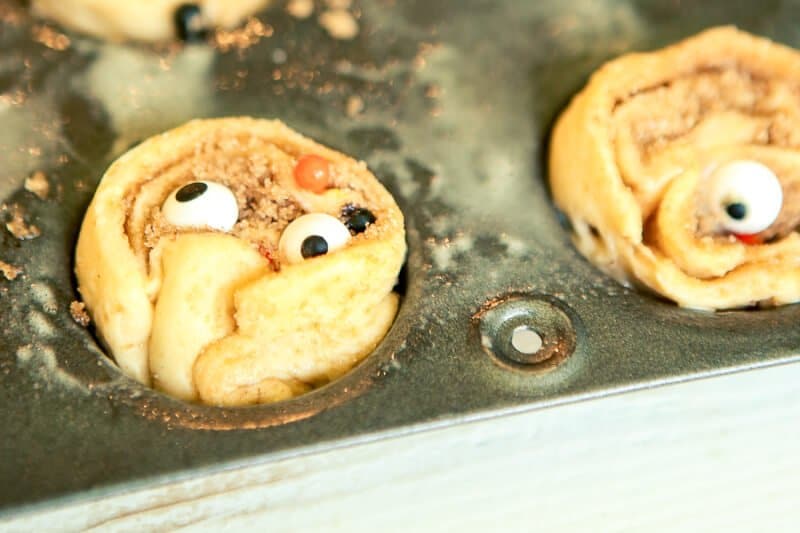 These monster inspired mini cinnamon rolls are the perfect monster food for Halloween! Start with Pillsbury crescents and turn them into something that both kids and adults will love. They’re great for a party, for Halloween breakfast, or when you want something homemade but don’t have time to make cinnamon rolls from scratch. I love the fun little surprises inside. 